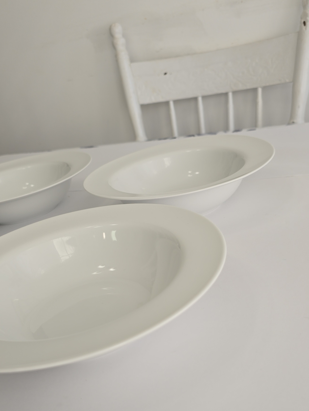 Pier 1 Imports Set Of 4 Luminous White Porcelain Soup Pasta Bowls - Picture 9 of 16